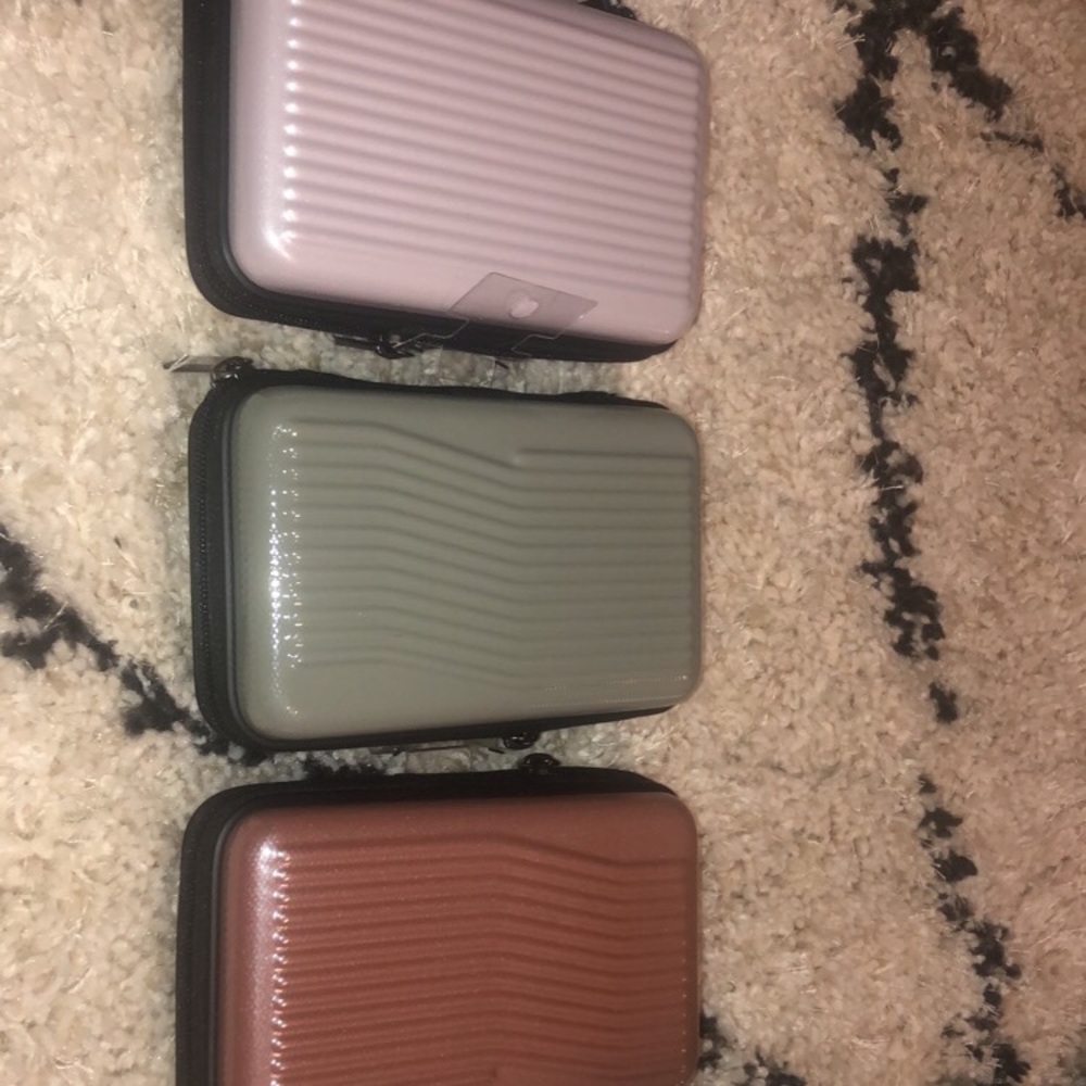 Open story Hardline Mini travel cases